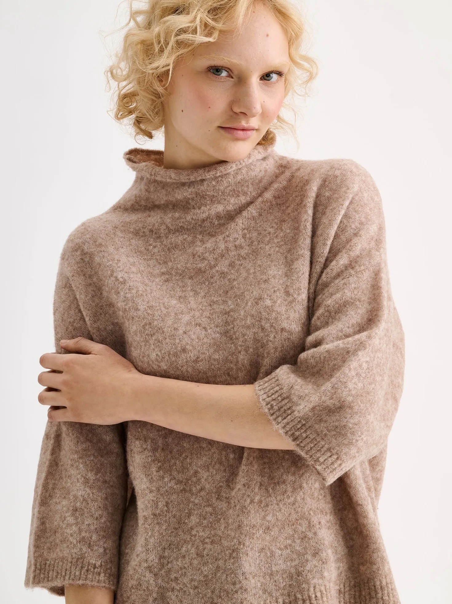 ALINA neulepusero - vaaleanruskea