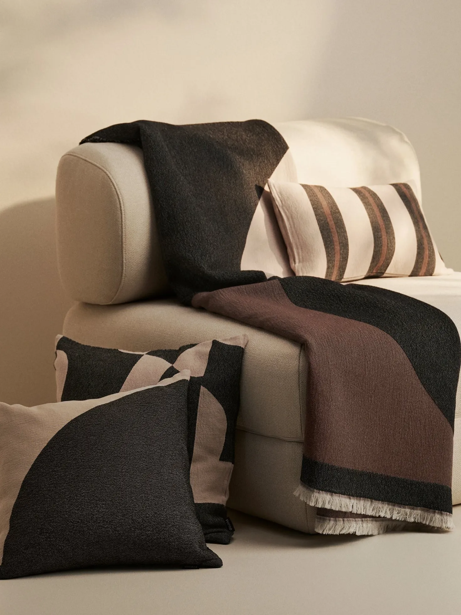 ART sisustustyynynpäällinen - musta-beige
